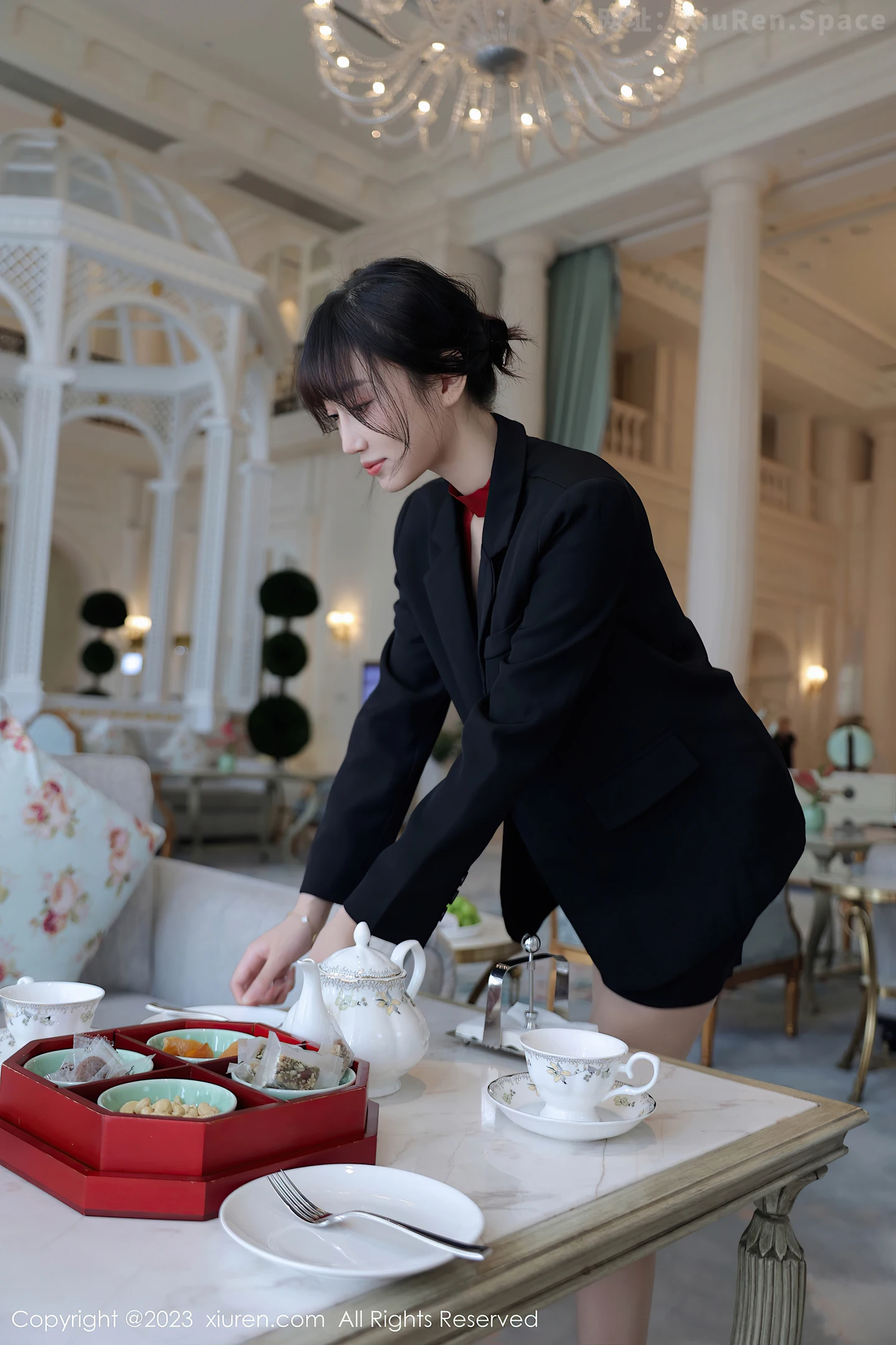 图片[6]-[XiuRen秀人网]VOL.7102 模特玥儿玥er脱深色西服露性感红色情趣服配黑丝吊袜诱惑写真63P-秀人网官方网站